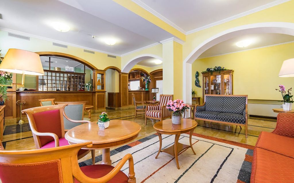 hall_2